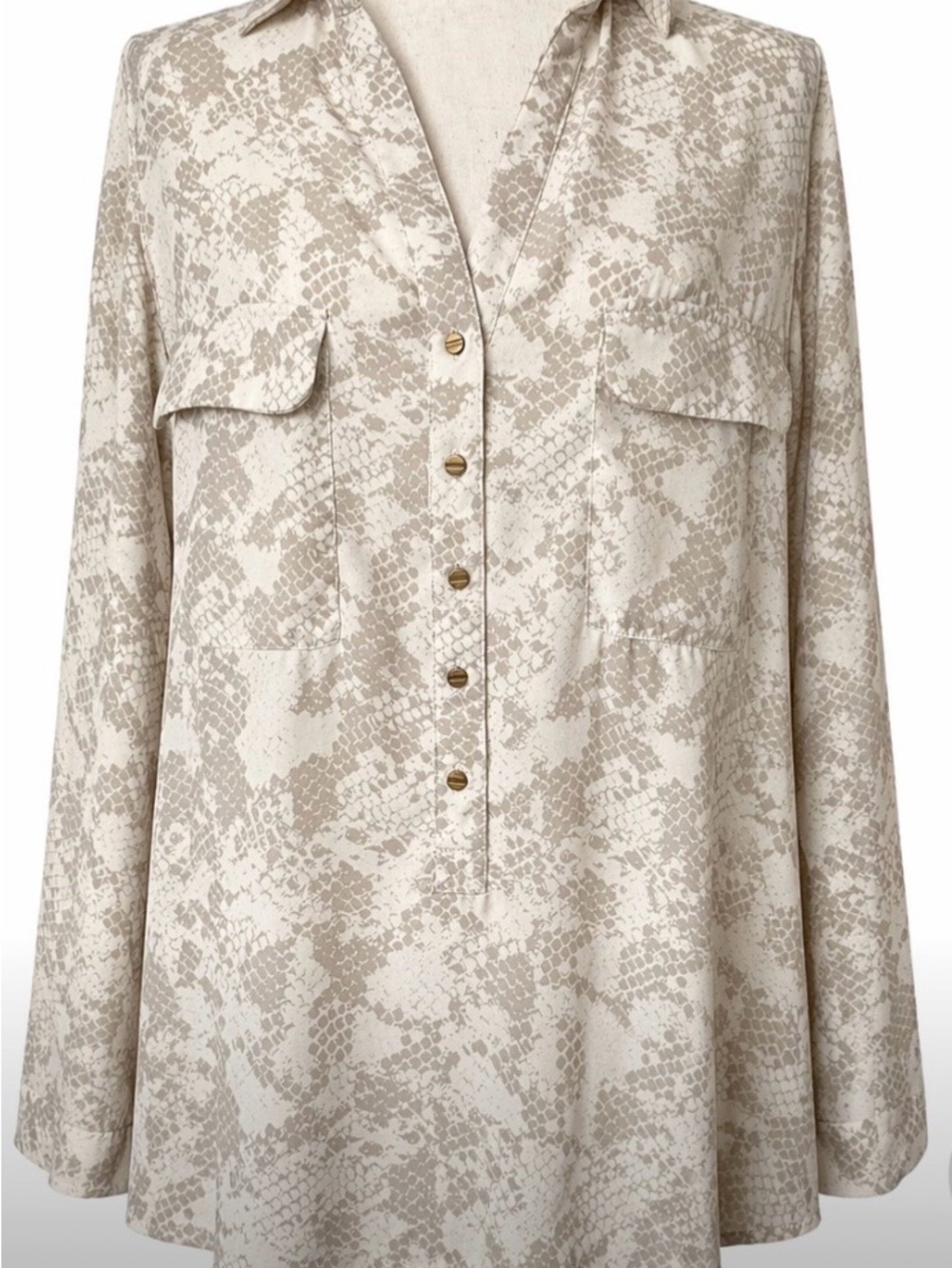 Love & Legend Snake Print Tunic Blouse Cream Beige Size 14 Roll Tab Sleeve Chic